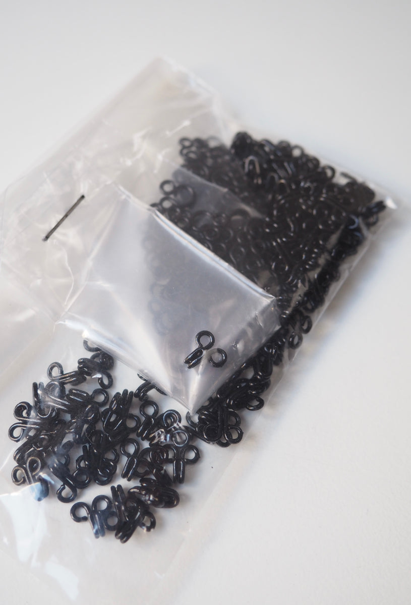 Hook & Eye Warmers Black