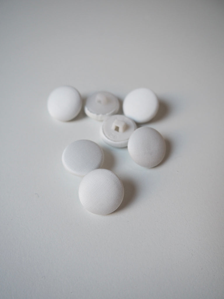 White Satin Covered Buttons 18mm/28L