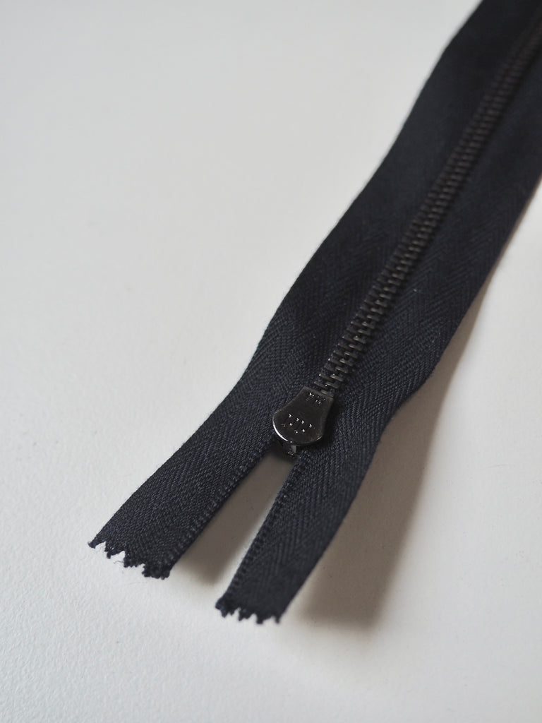 Riri 60cm/23inch Narrow Gunmetal Metal Teeth Zips