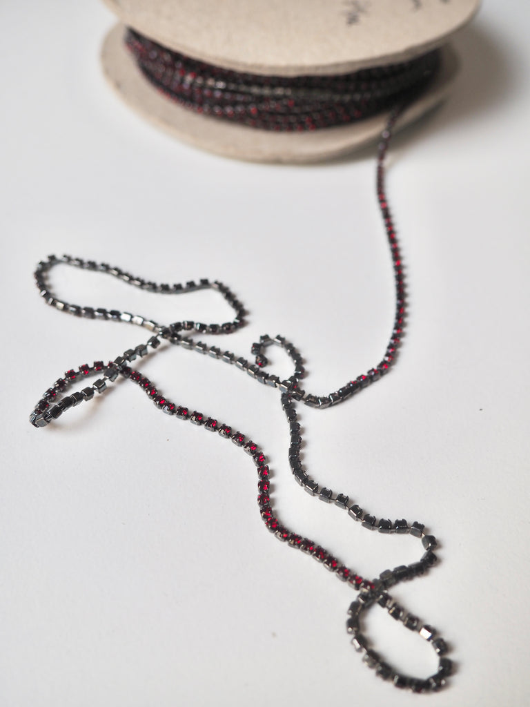 Preciosa Ruby Crystal Gunmetal Cup Chain 2mm