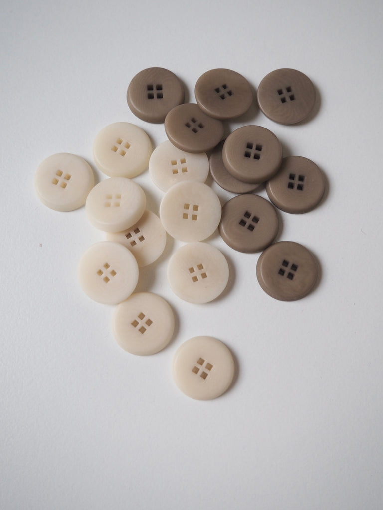 FOLK Square Hole Corozo Buttons 15mm/24L