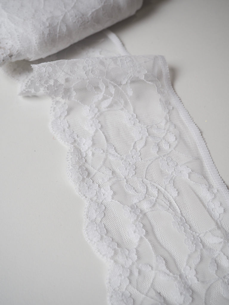 White Trailing Flower Scallop Lace Trim 10cm