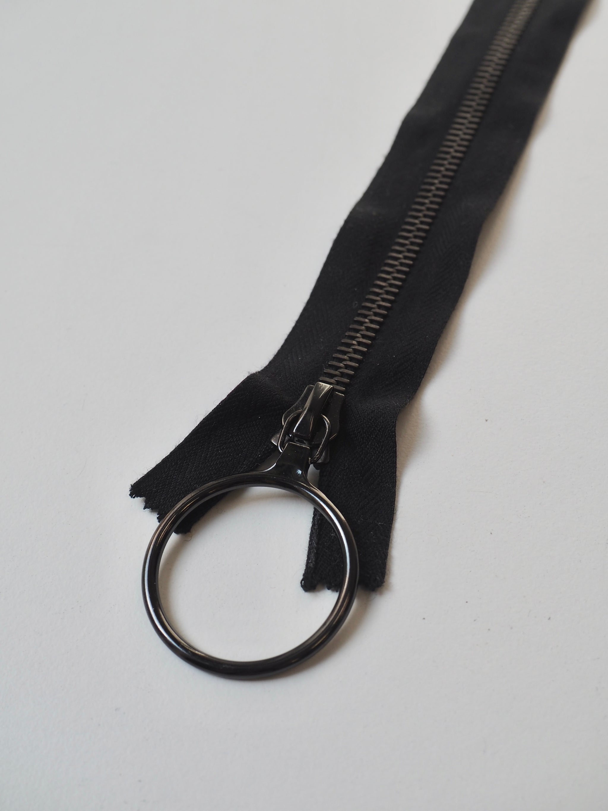 Riri 47cm/18.5inch Black O-Pull Metal Teeth Open-Ended Zips – The