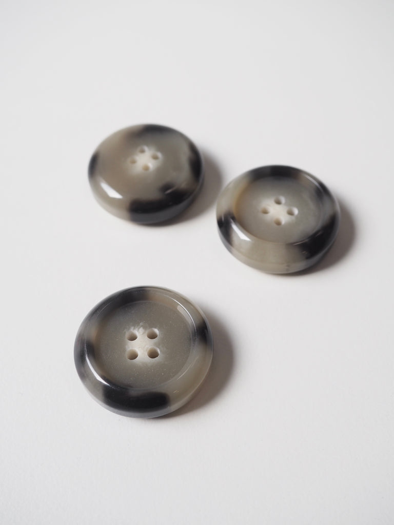 Rounded Faux Horn Button 27mm