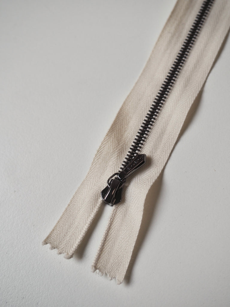 Riri 24cm/9.5inch Narrow Gunmetal Metal Teeth Zips