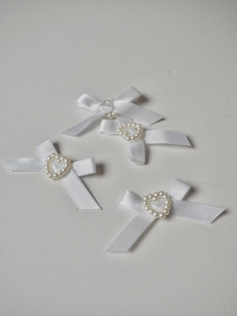 White Pearl Bow Appliqué 5cm