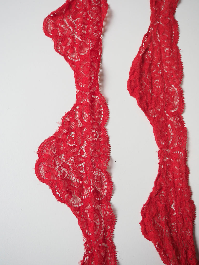 Red Drop Scallop Lace Trim