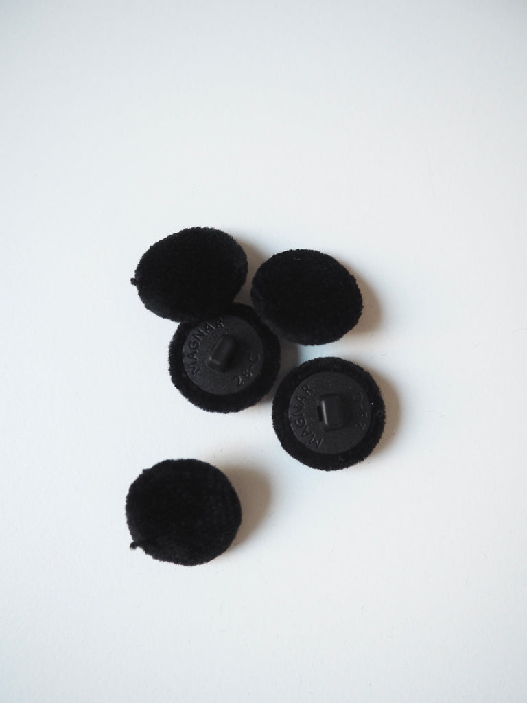 Black Velvet Shank Button 19mm/30L