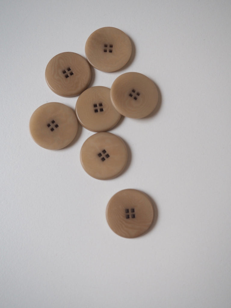 FOLK Square Hole Corozo Buttons 20mm/32L