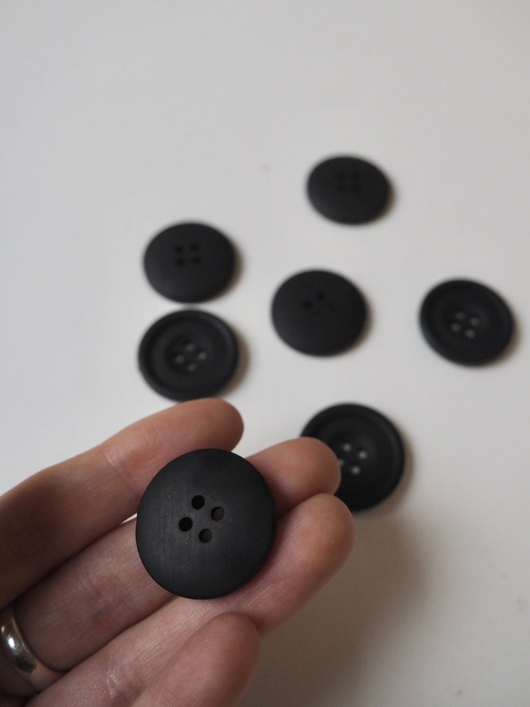 Black Rimmed Corozo Buttons 25mm/40L