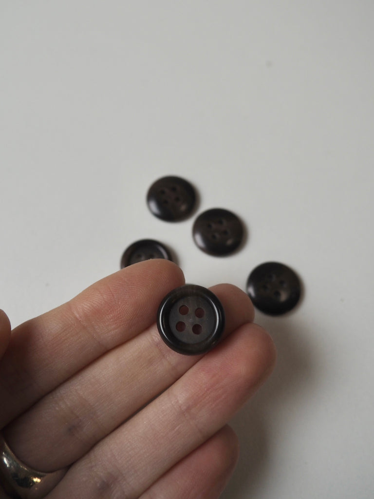 Brown Faux-Horn Rimmed Buttons 15mm/24L