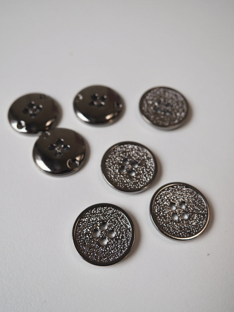 Gunmetal Textured Plastic Buttons 21mm/34L