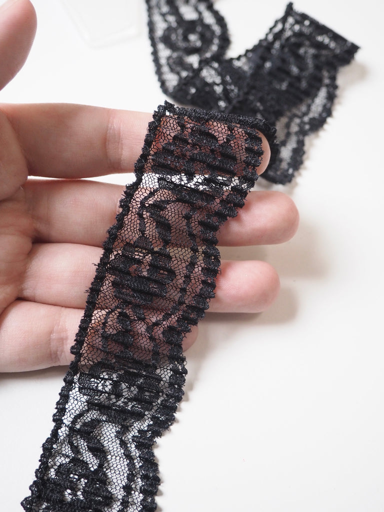 Black Crinkle Lace Trim 34mm