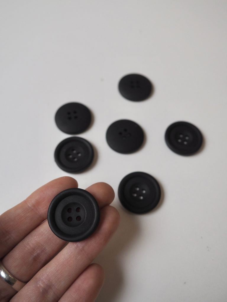 Black Rimmed Corozo Buttons 25mm/40L