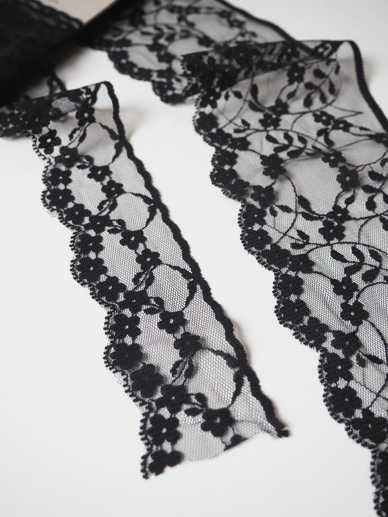 Black Trailing Flower Scallop Lace Trim