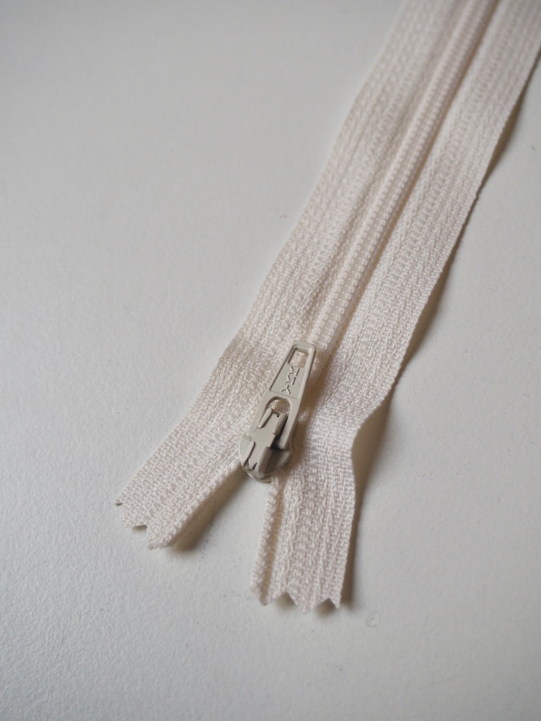 YKK 19cm/7.5inch Ivory Standard Zips