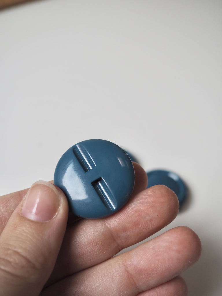 Blue Rimmed Channel Hole Buttons 30mm/48L
