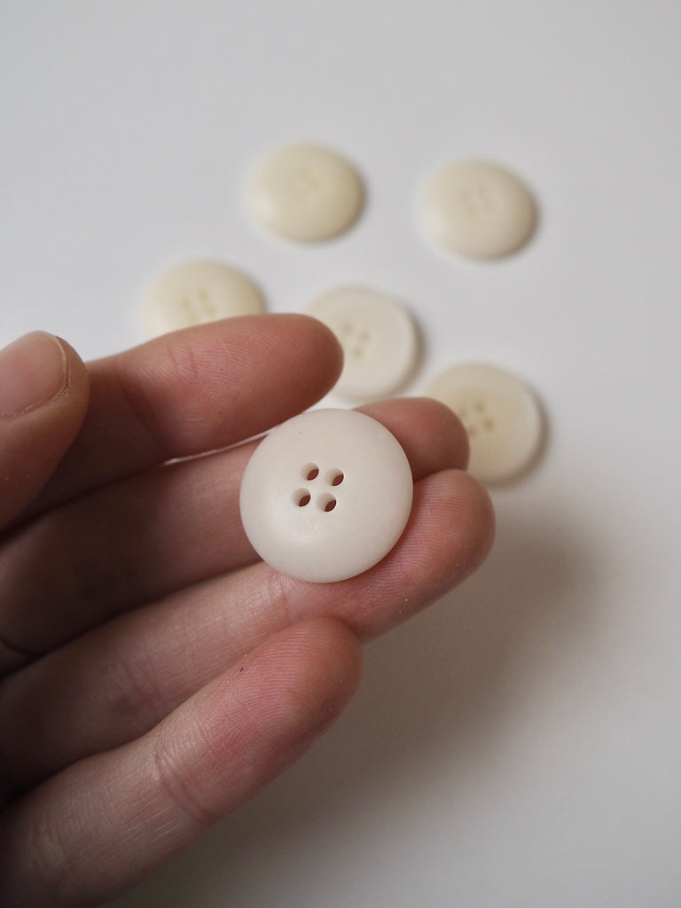 Natural Corozo Branded Rimmed Buttons 20mm/32L