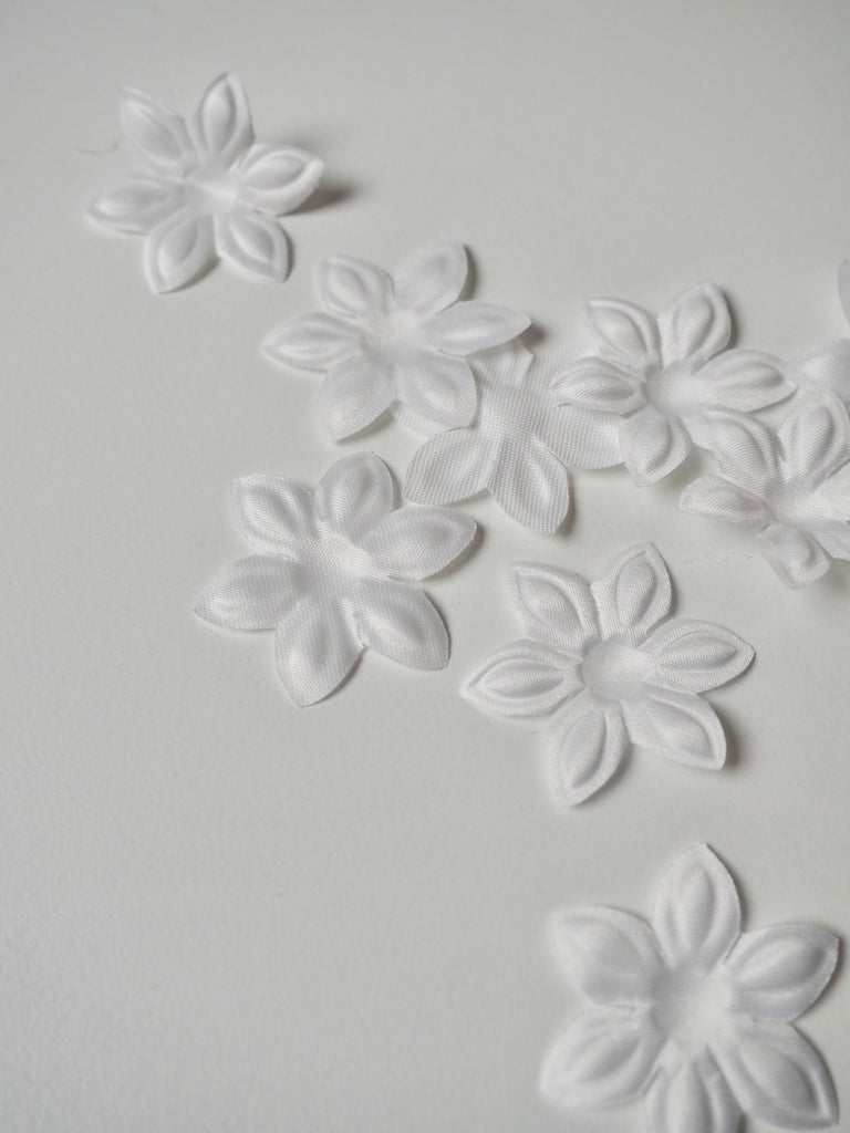 White Flower Appliqué 30mm