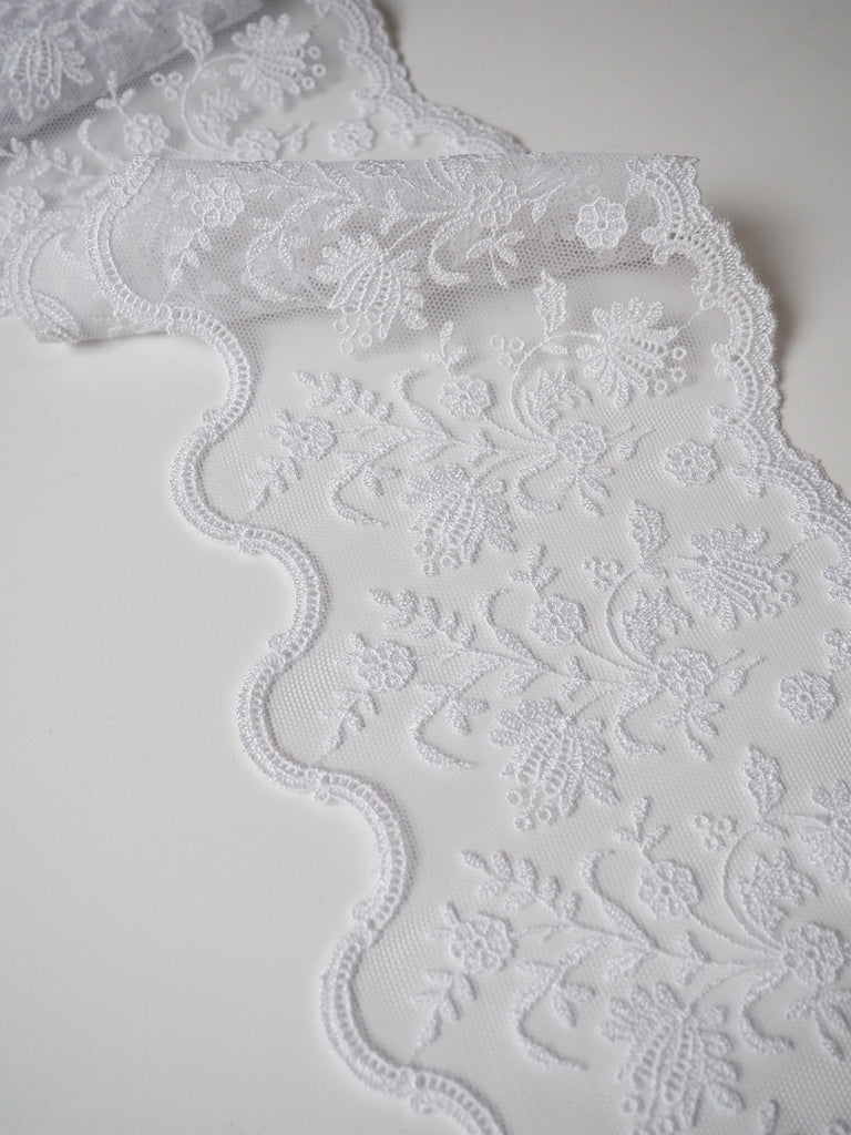 Aphrodite White Lace Trim 13cm