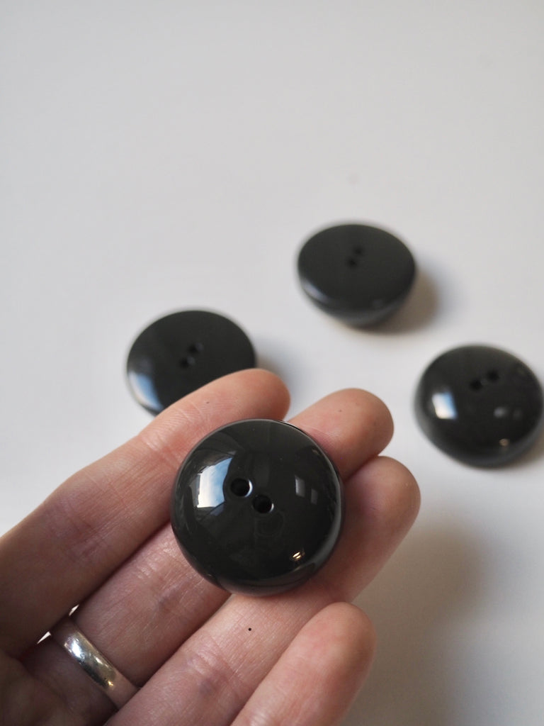 Graphite Dome Buttons 28mm/44L