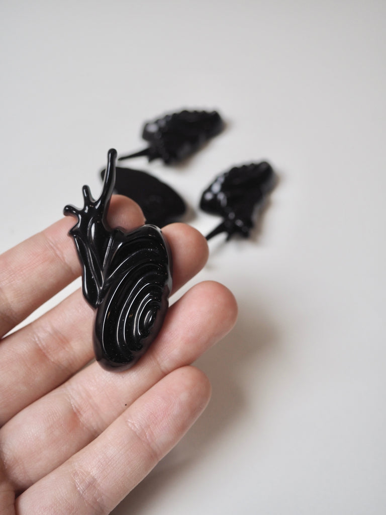Black Snail Shank Buttons 25mm/40L