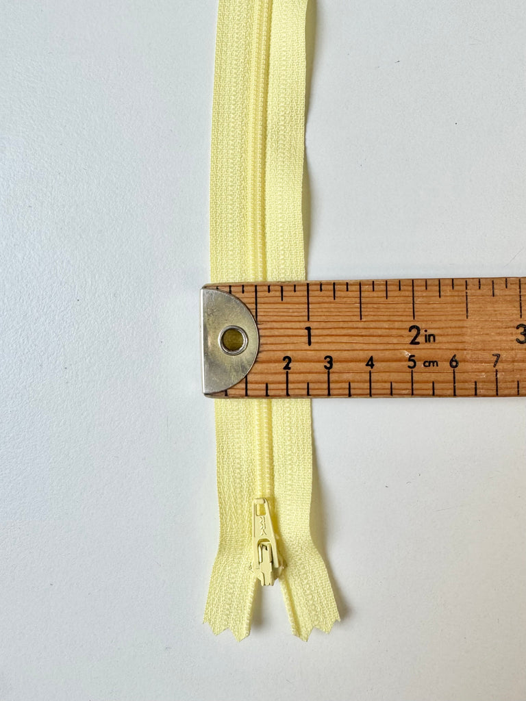 YKK 55cm/21.5inch Pale Yellow Standard Zips – The New Craft House