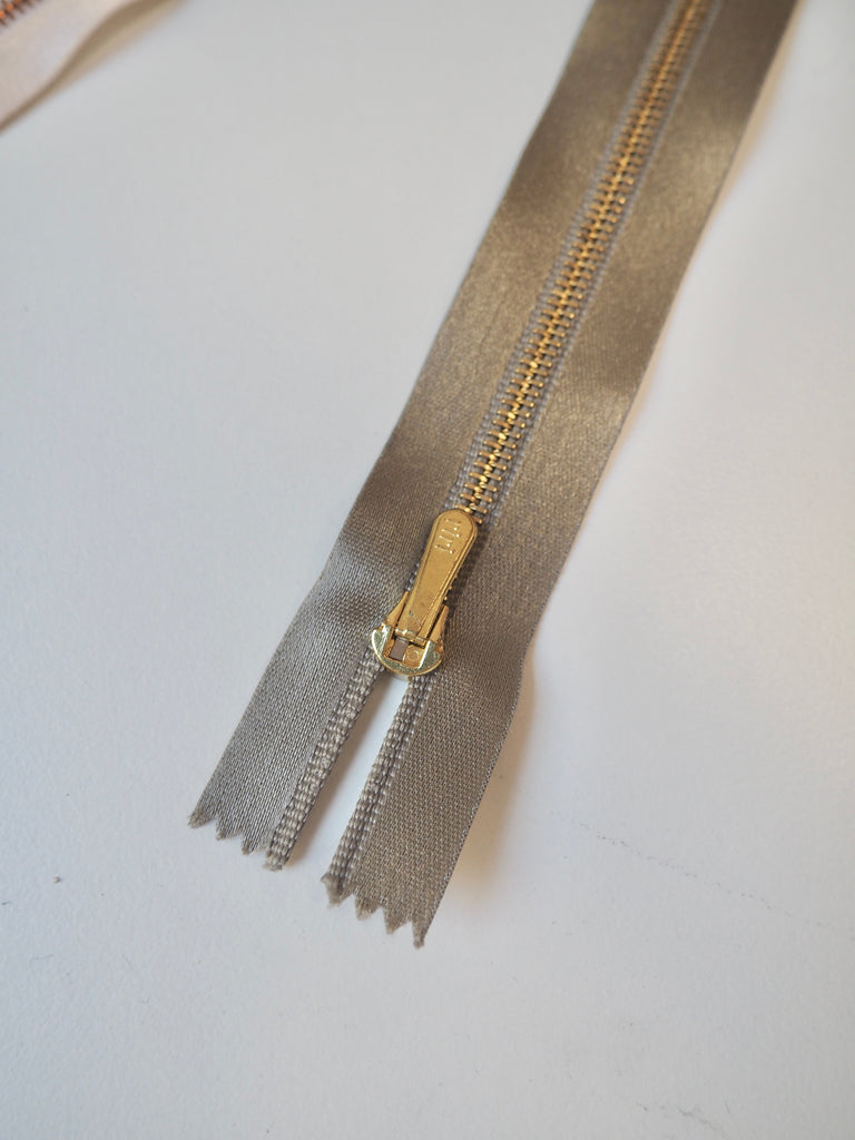 Riri 60cm/23in Satin Narrow Metal Teeth Zips