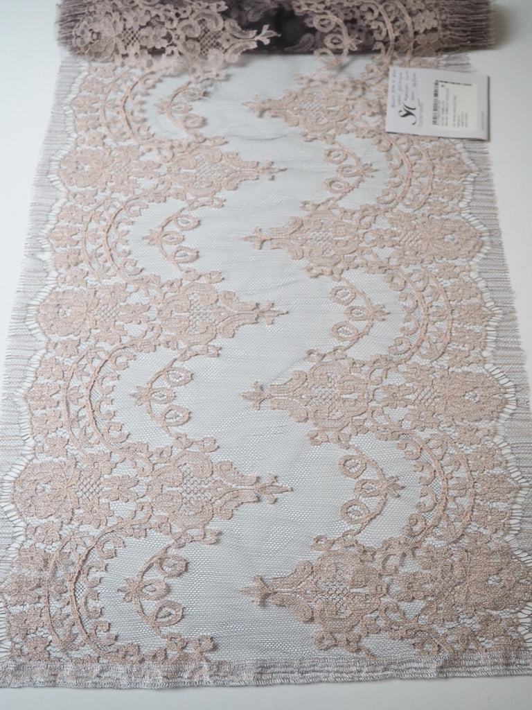 Blush Beige Swirl Scallop Eyelash Lace Trim 40cm