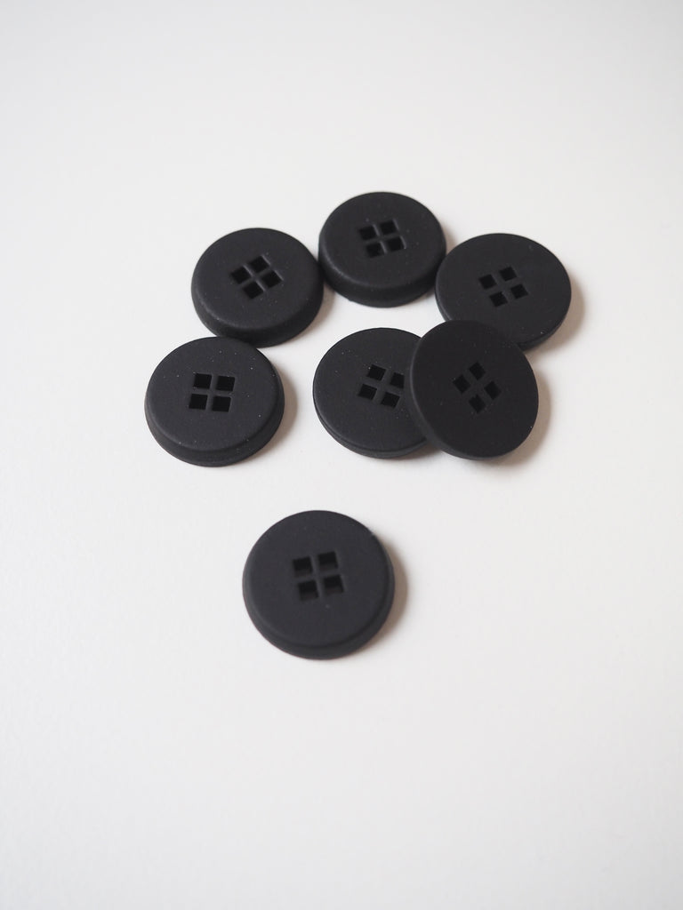 FOLK Square Hole Rubberized Buttons 18mm/28L