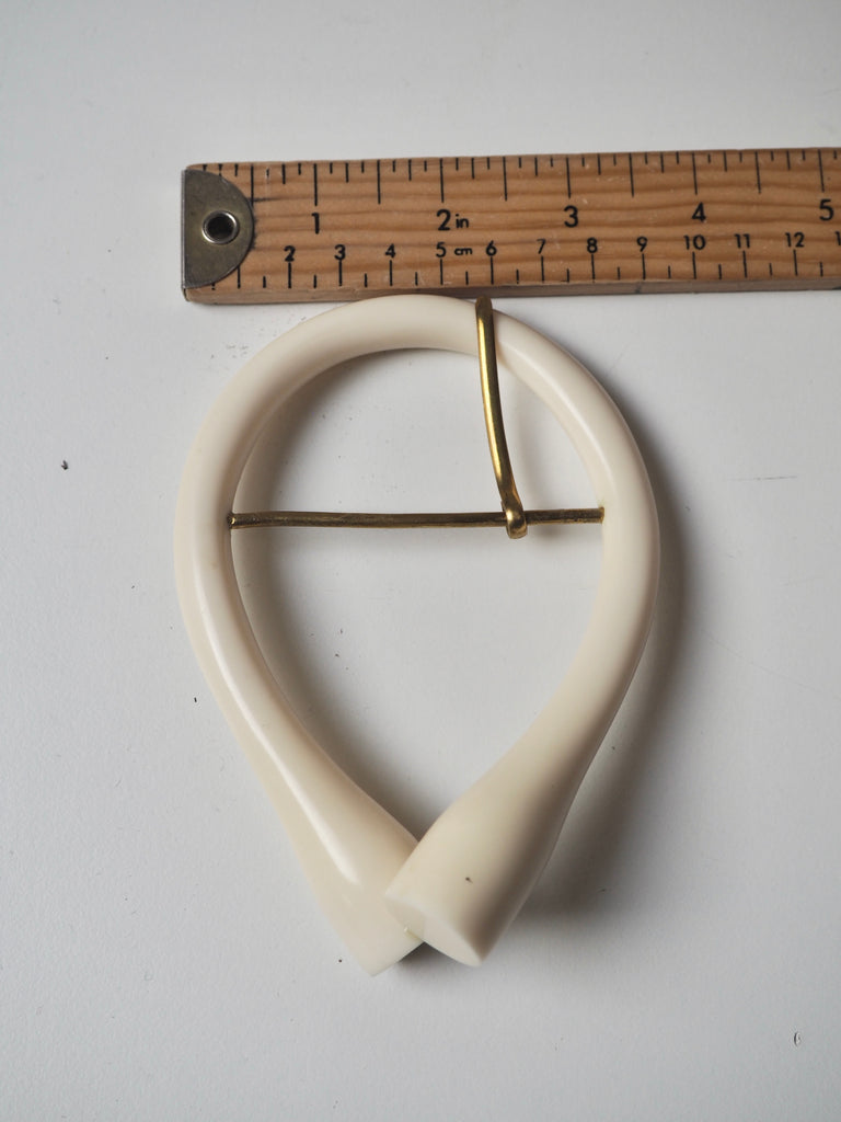 Ivory Twisted Horseshoe Buckle 7cm