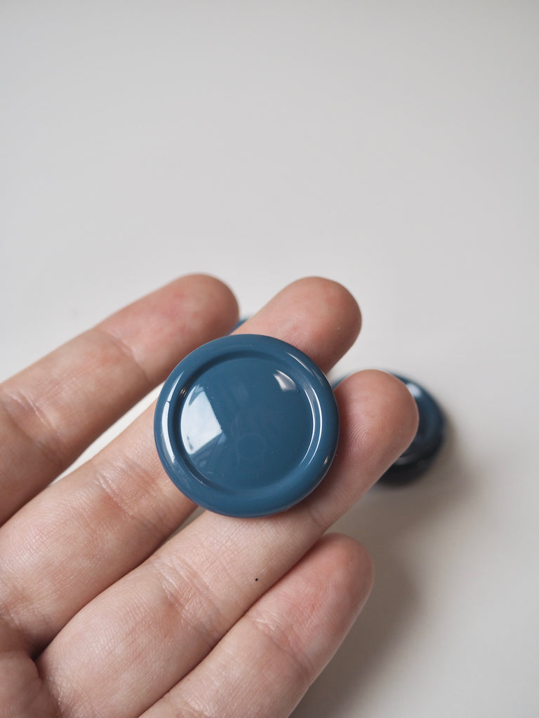 Blue Rimmed Channel Hole Buttons 30mm/48L