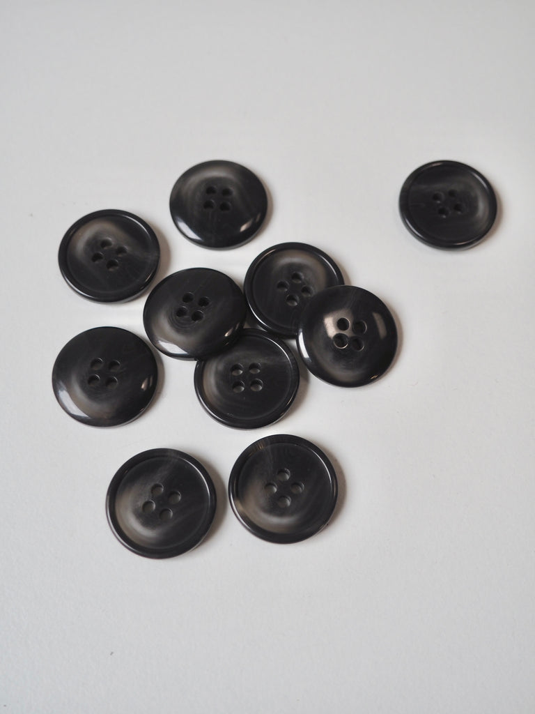 Smoke Faux-Horn Buttons 20mm/32L