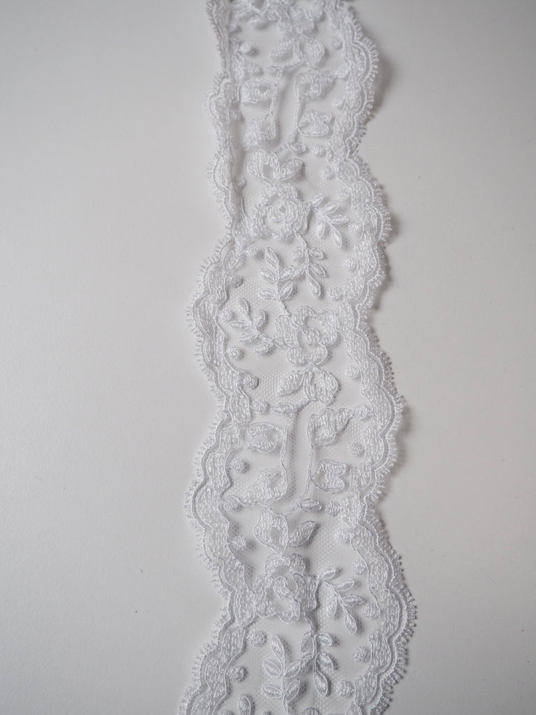 White Rose Garland Scallop Lace Trim 6cm