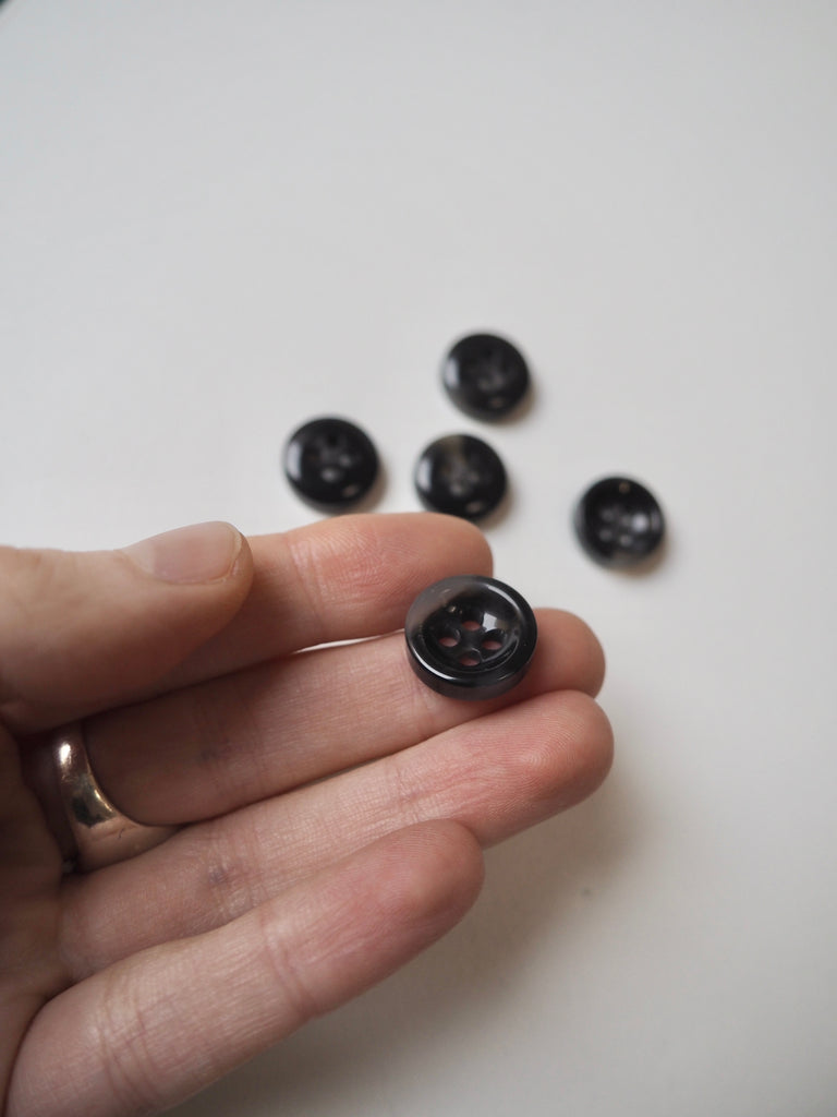 Charcoal Faux-Horn Indented Buttons 15mm/24L
