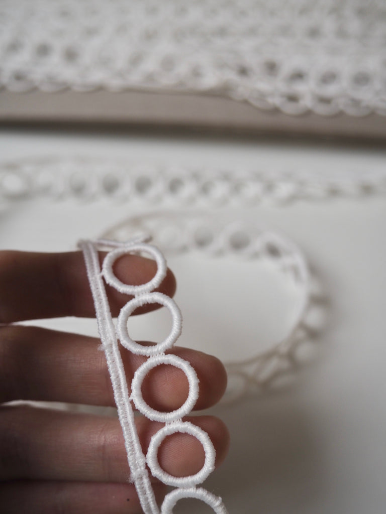 White Circle Lace Trim 18mm