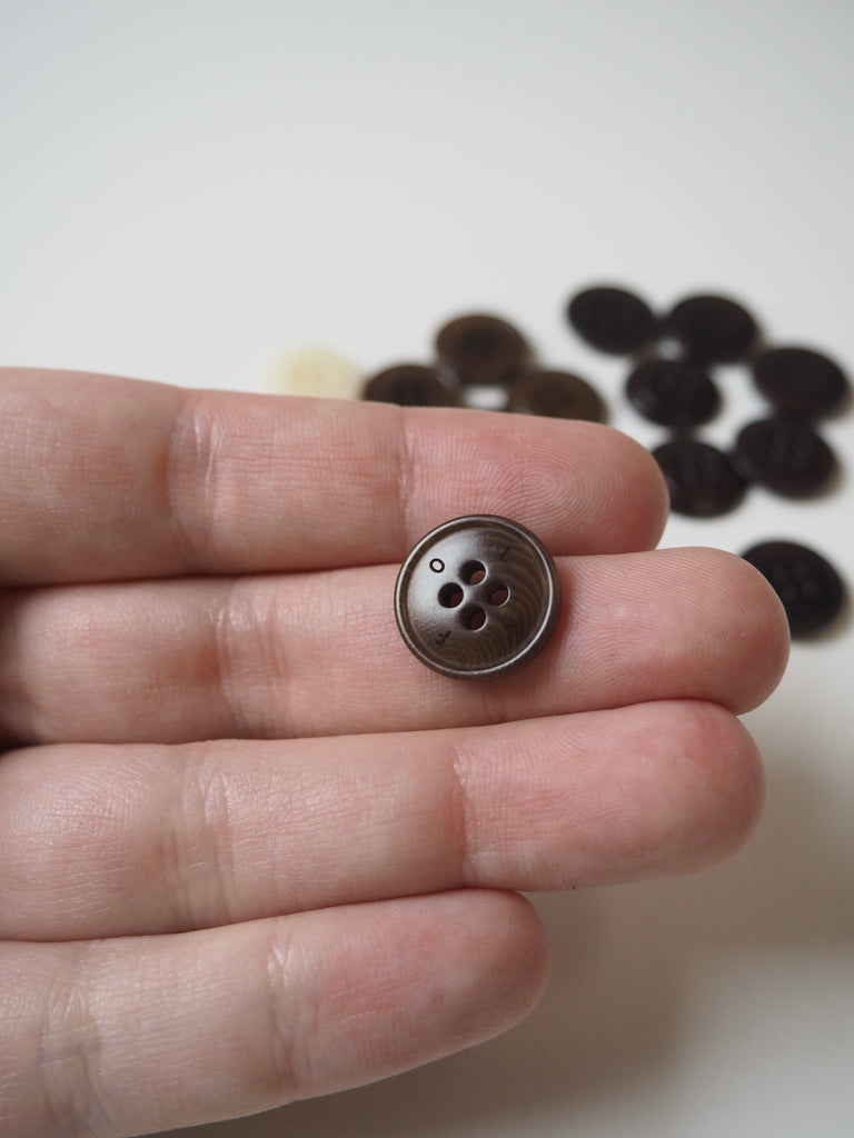 FOLK Engraved Corozo Buttons 15mm/24L