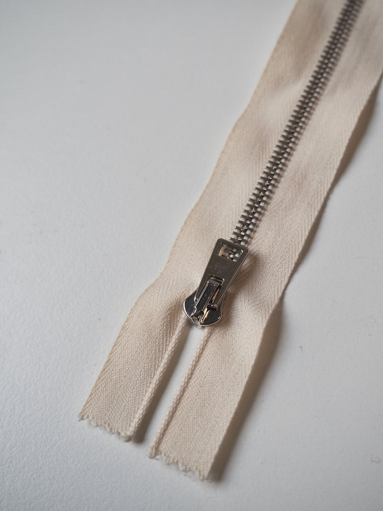 Riri 15.5cm/6 inch Cream Narrow Metal Teeth Zips