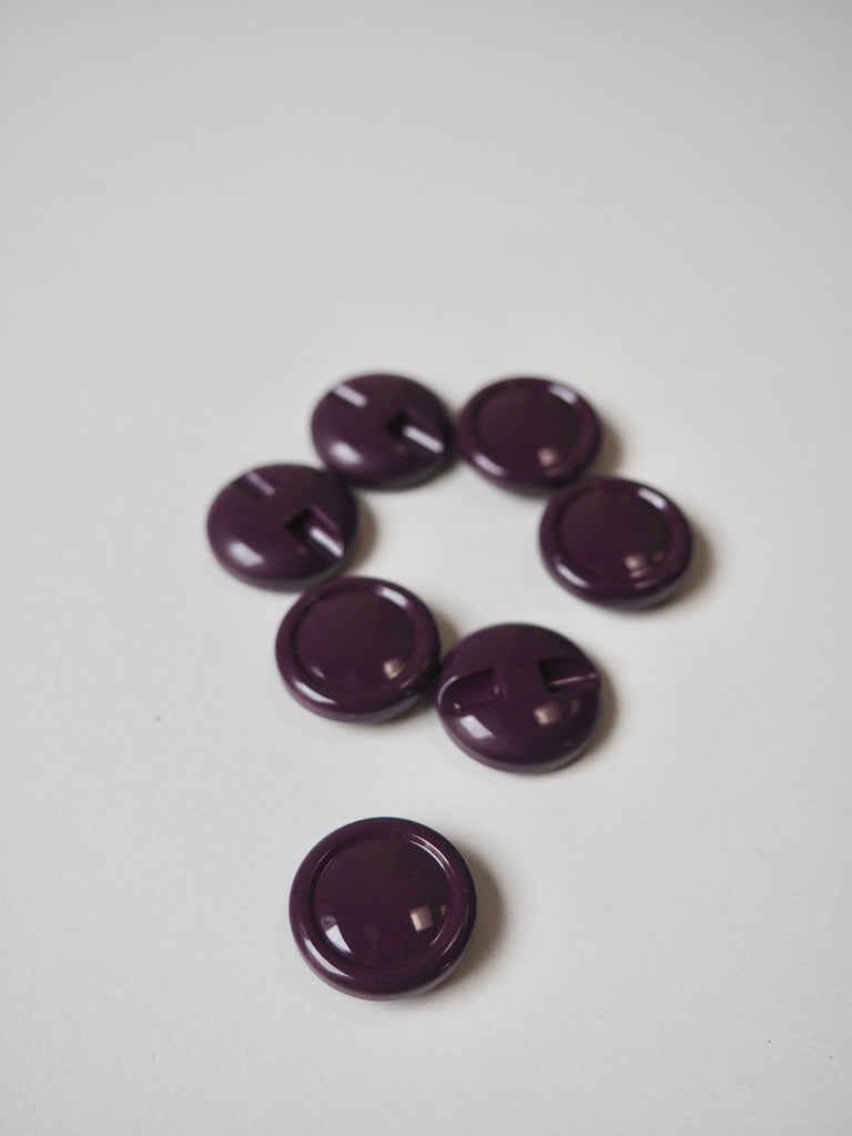 Purple Rimmed Channel Hole Buttons 18mm/28L