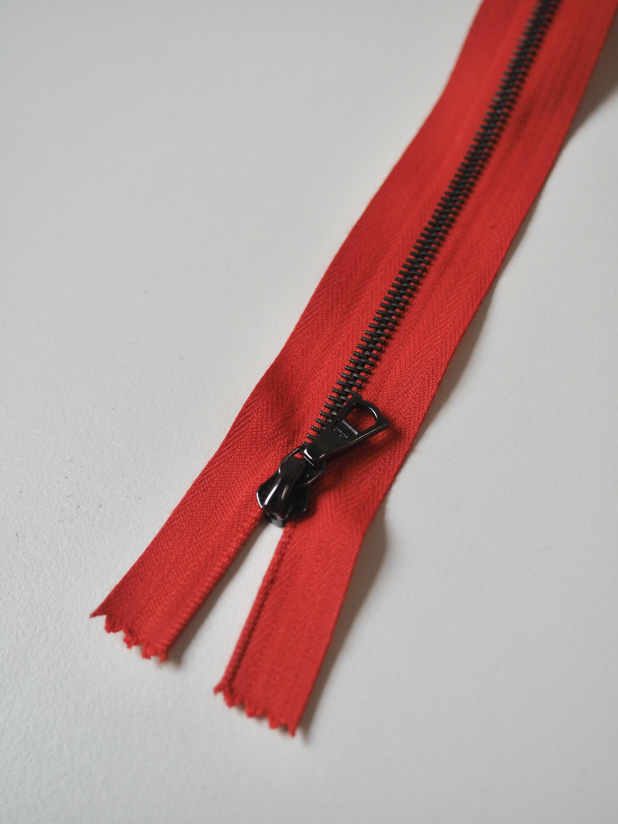Riri 60cm/23inch Narrow Gunmetal Metal Teeth Zips – The New Craft