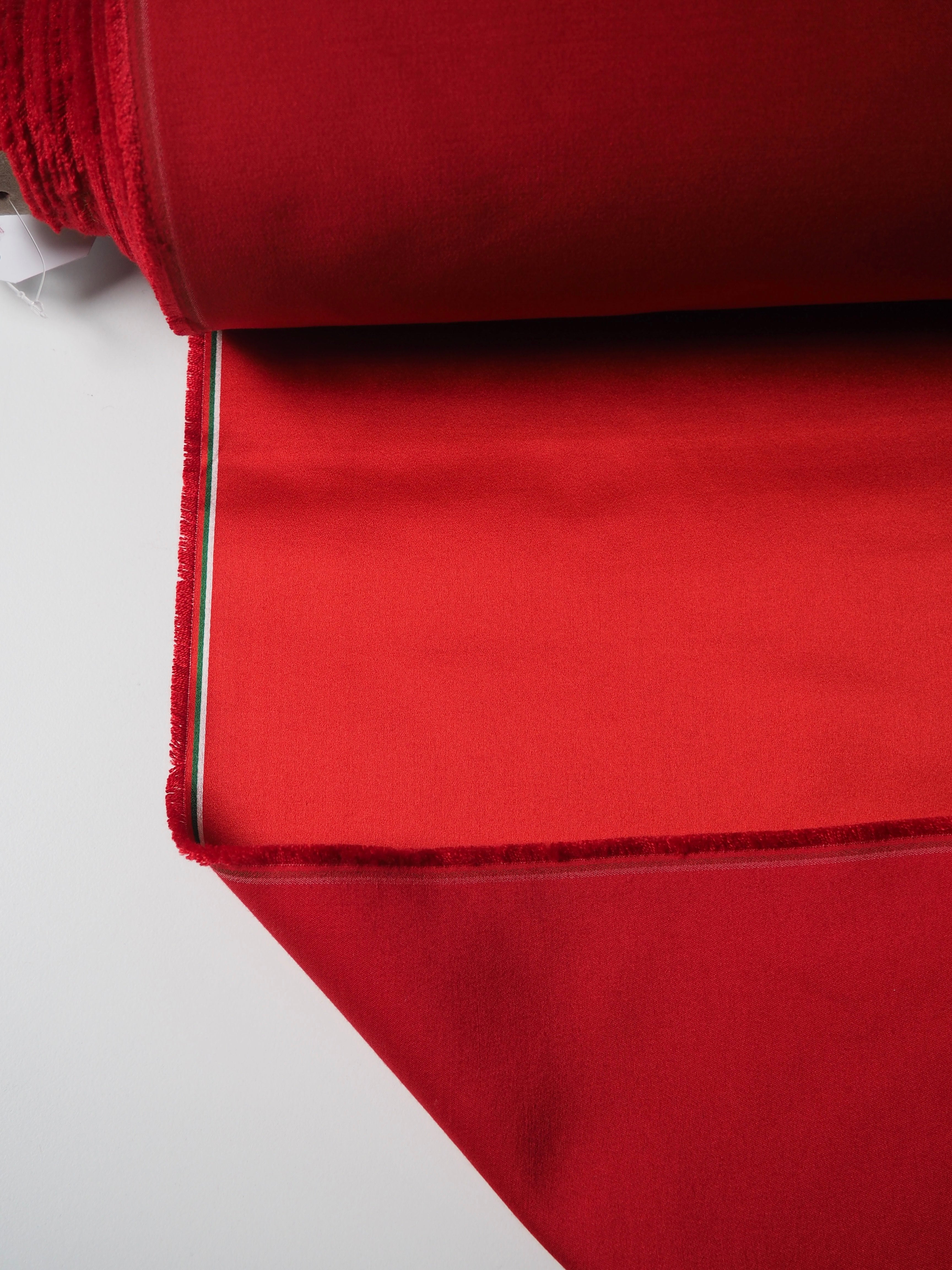 Red silk duchess satin fabric — Tissus en Ligne