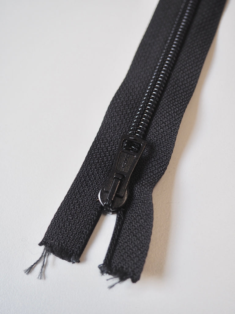 Lampo 20cm/8inch Black Plastic Teeth Zips