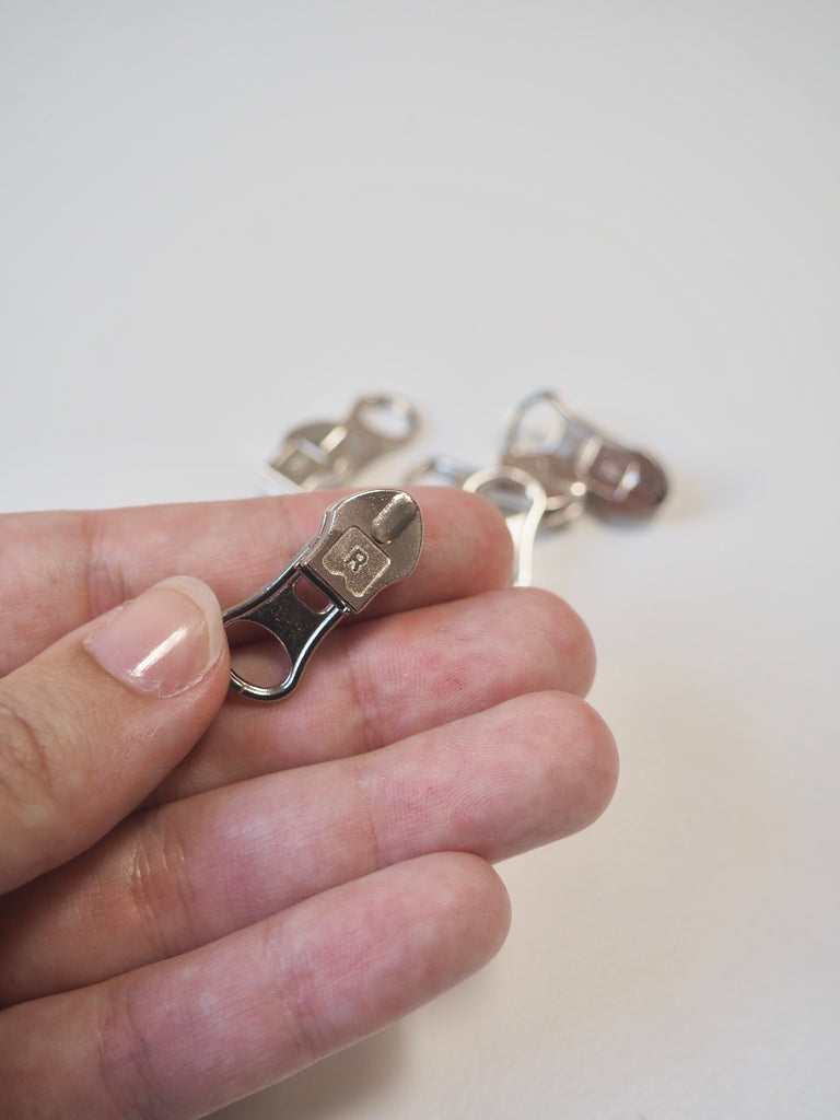 M8 Silver Zipper Pull