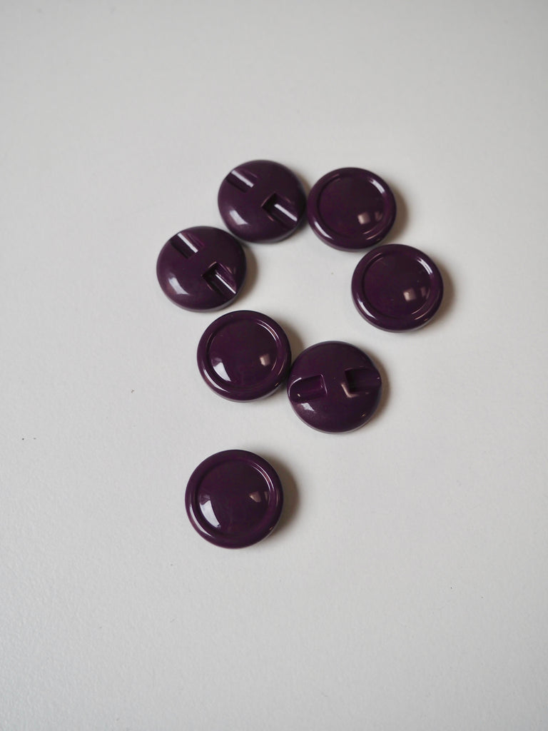 Purple Rimmed Channel Hole Buttons 18mm/28L