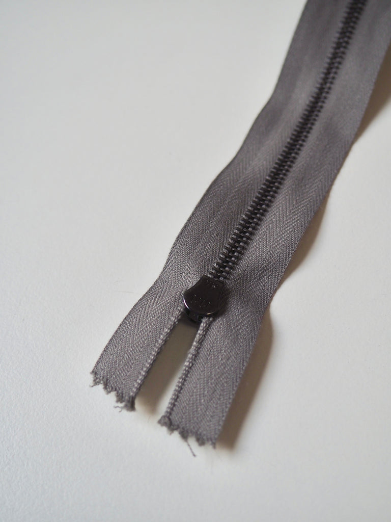 Riri 60cm/23inch Narrow Gunmetal Metal Teeth Zips