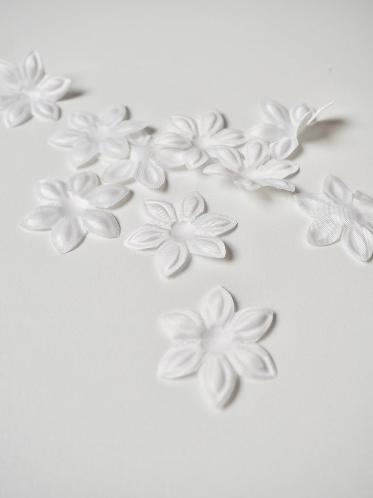 White Flower Appliqué 30mm