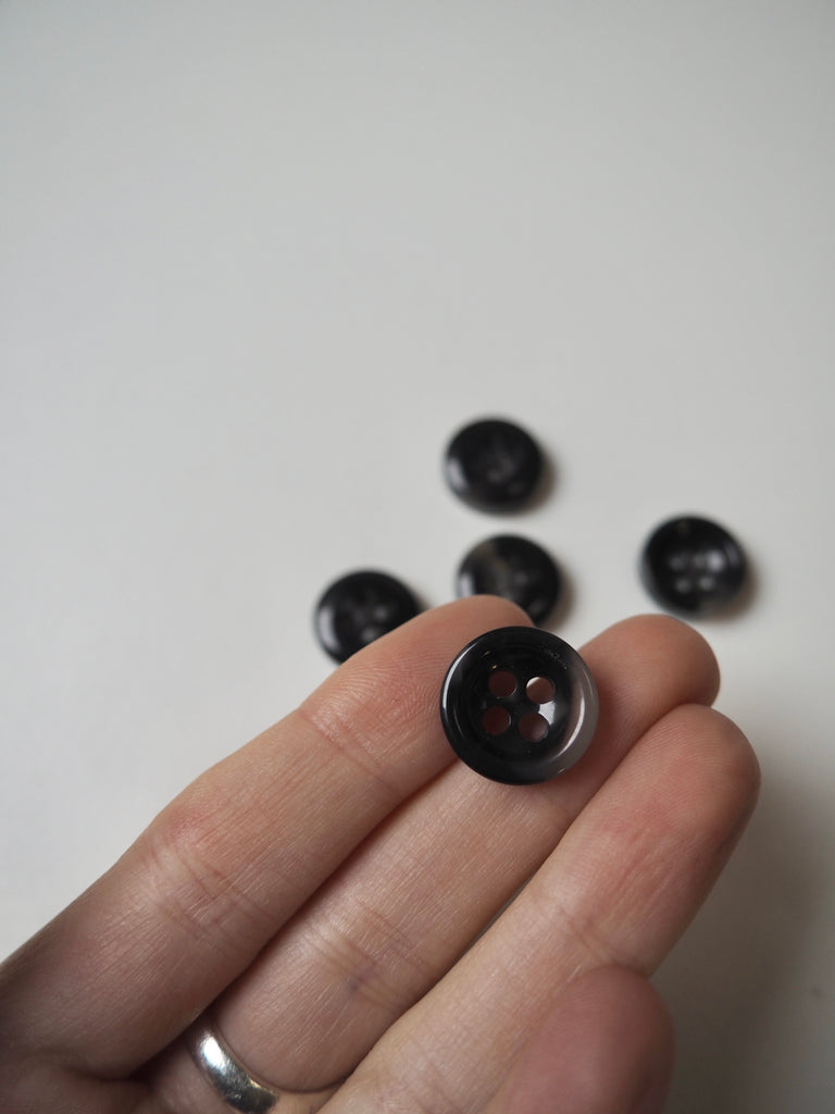 Charcoal Faux-Horn Indented Buttons 15mm/24L