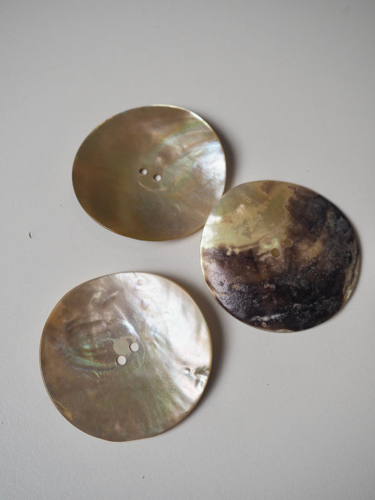 Mother of Pearl Shell Buttons 51mm/80L