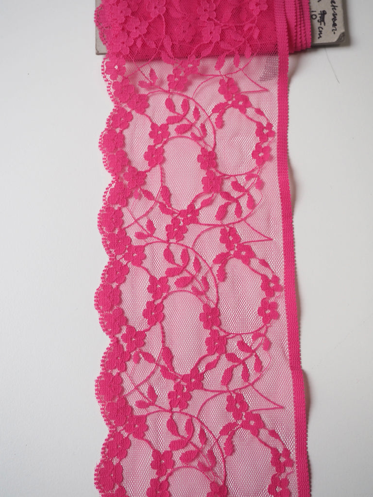 Hot Pink Trailing Flower Scallop Lace Trim 10cm