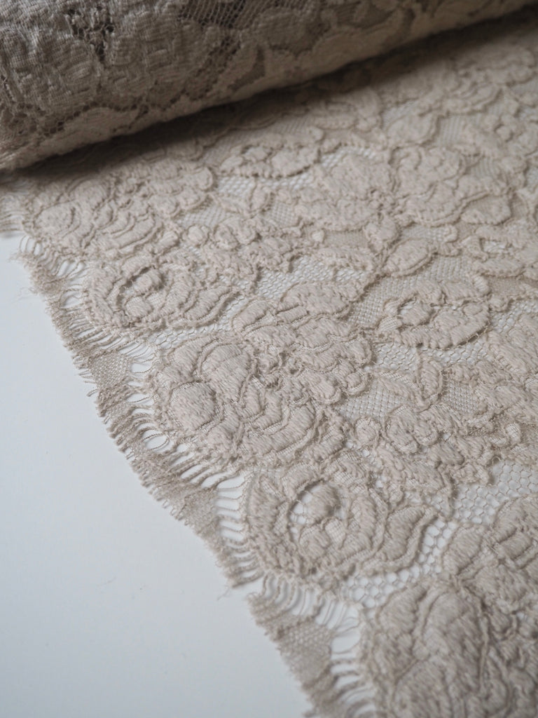White Stretch Daisy Lace – The New Craft House